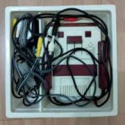 台湾原装胜天游戏机(附赠3张游戏卡) 台湾原装胜天游戏机(附赠3张游戏卡)